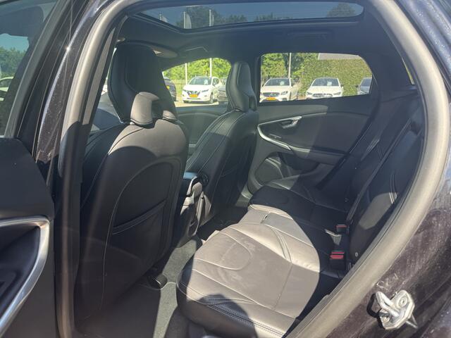 Volvo V40 1.5 T2 Inscription R-Design / Panoramadak / Camera / Leder / Keyless / 17'' / Navigatie / Stoelverwarming / Cruise Control