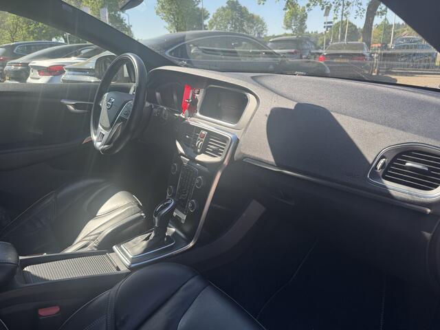 Volvo V40 1.5 T2 Inscription R-Design / Panoramadak / Camera / Leder / Keyless / 17'' / Navigatie / Stoelverwarming / Cruise Control