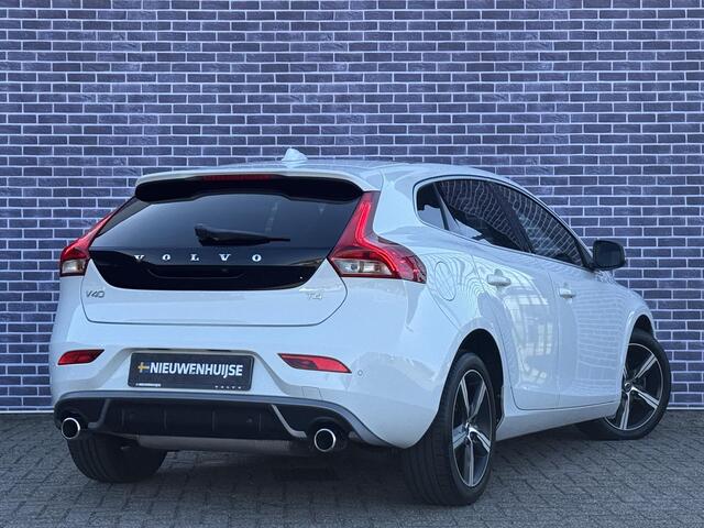 Volvo V40 2.0 T4 Business Sport | Standkachel | Panoramadak | Stoelverwarming | DAB | Lederen bekleding | Getint glas | Parkeercamera | Parkeersensoren V+A |