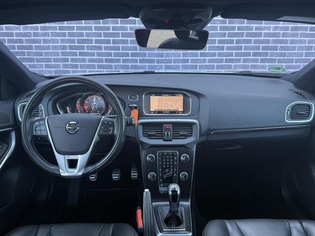Volvo V40 2.0 T4 Business Sport | Standkachel | Panoramadak | Stoelverwarming | DAB | Lederen bekleding | Getint glas | Parkeercamera | Parkeersensoren V+A |