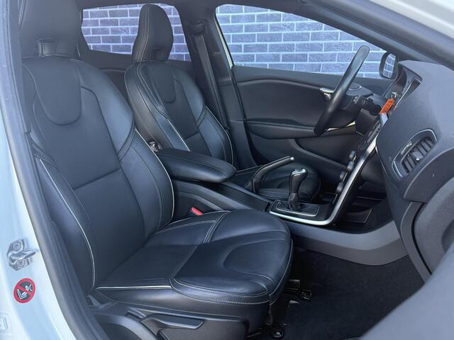 Volvo V40 2.0 T4 Business Sport | Standkachel | Panoramadak | Stoelverwarming | DAB | Lederen bekleding | Getint glas | Parkeercamera | Parkeersensoren V+A |