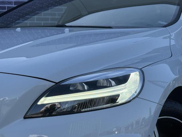 Volvo V40 2.0 T4 Business Sport | Standkachel | Panoramadak | Stoelverwarming | DAB | Lederen bekleding | Getint glas | Parkeercamera | Parkeersensoren V+A |