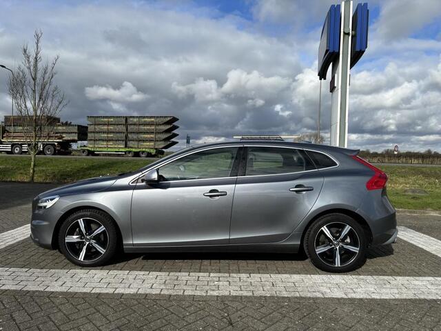 Volvo V40 2.0 T4 R-Design | Park Assist | Stoelverwarming | Trekhaak | 6-Speed