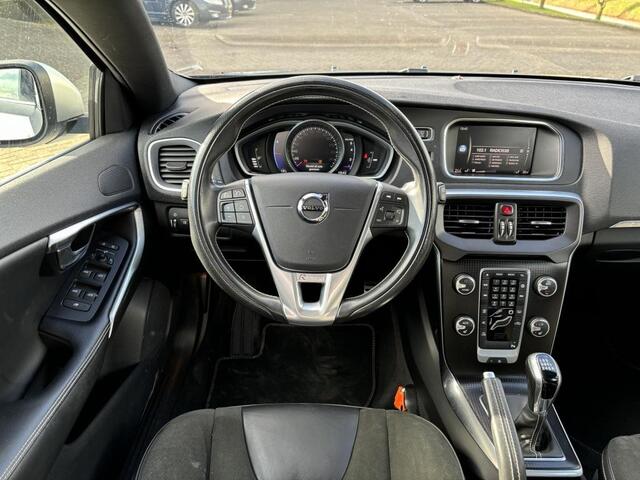 Volvo V40 2.0 T4 R-Design | Park Assist | Stoelverwarming | Trekhaak | 6-Speed
