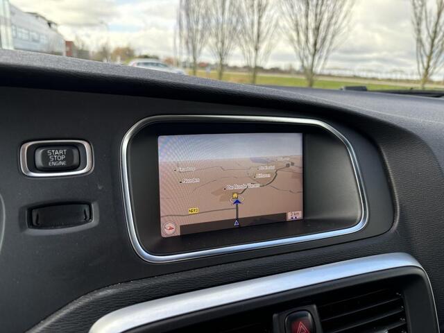 Volvo V40 2.0 T4 R-Design | Park Assist | Stoelverwarming | Trekhaak | 6-Speed