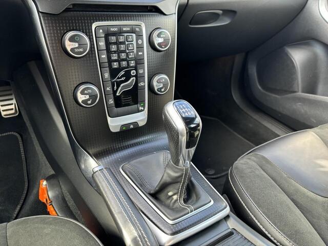 Volvo V40 2.0 T4 R-Design | Park Assist | Stoelverwarming | Trekhaak | 6-Speed
