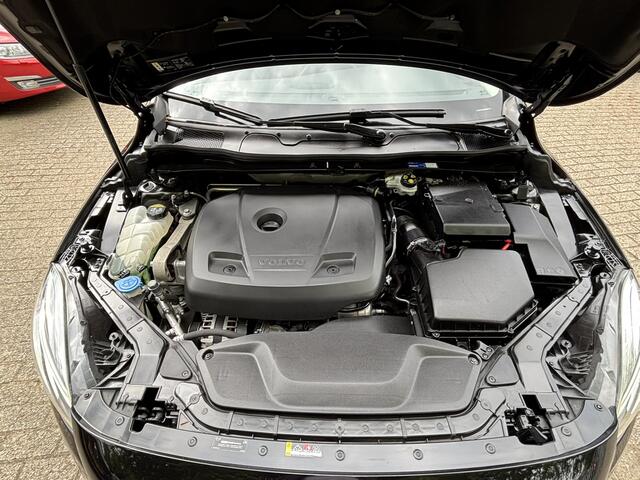 Volvo V40 2.0 T3 Dynamic Edition Pano Standkachel Keyless