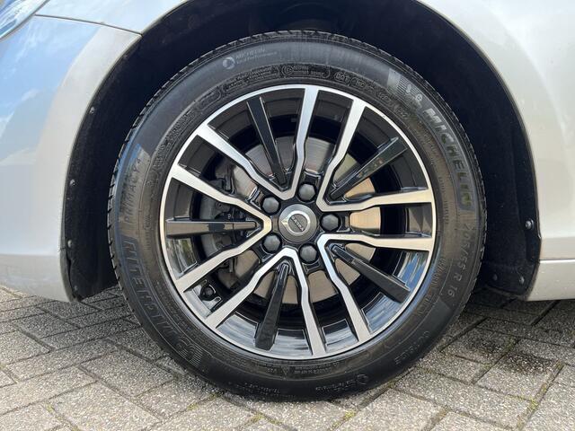 Volvo V40 2.0 T2 Nordic+ / Led verlichting / Lichtmetalen velgen 16" / Stoelverwarming /