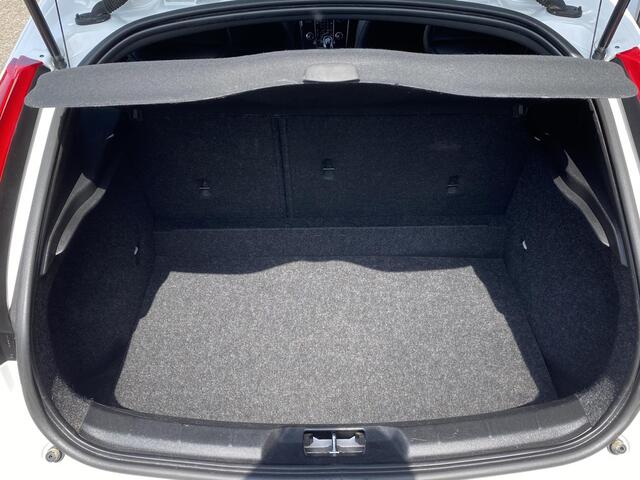Volvo V40 1.5 T2 Nordic+ / Automaat / NL-Auto / Standkachel / Panodak / Elektr.-Stoel met Geheugen / Stoelverwarming / Cruise-Control / Climate-Control / LED / keyless / Radio-Bluetooth / Navi / Elektr.-Pakket / Camera-Achter / PDC-Achter / 16'' LMV / ENZ.