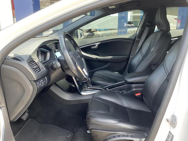Volvo V40 1.5 T2 Nordic+ / Automaat / NL-Auto / Standkachel / Panodak / Elektr.-Stoel met Geheugen / Stoelverwarming / Cruise-Control / Climate-Control / LED / keyless / Radio-Bluetooth / Navi / Elektr.-Pakket / Camera-Achter / PDC-Achter / 16'' LMV / ENZ.