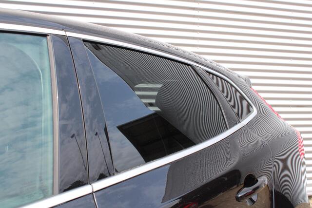 Volvo V40 T3 Automaat Polar+ Sport R-Design / Afneembare Trekhaak/ Standkachel / Panoramadak / 19" velgen / Harman Kardon / Verwarmbare Voorstoelen / Getint Glas