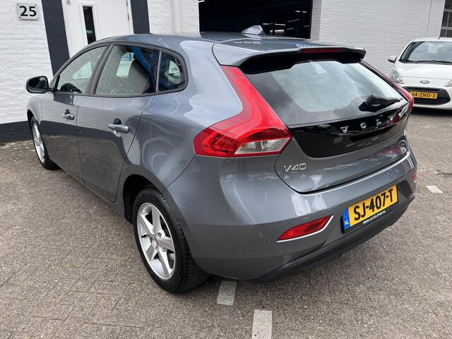Volvo V40 2.0 T2 Kinetic /Lm velgen/All season banden/Nieuwe apk bij aflevering.