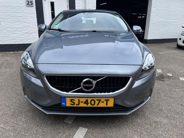 Volvo V40 2.0 T2 Kinetic /Lm velgen/All season banden/Nieuwe apk bij aflevering.