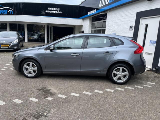 Volvo V40 2.0 T2 Kinetic /Lm velgen/All season banden/Nieuwe apk bij aflevering.