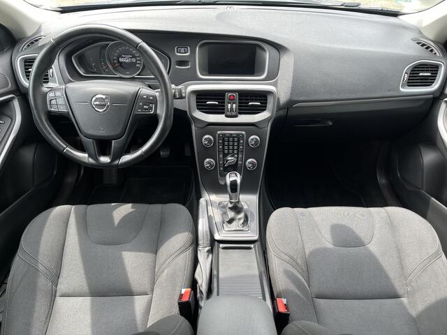Volvo V40 2.0 T2 Kinetic /Lm velgen/All season banden/Nieuwe apk bij aflevering.