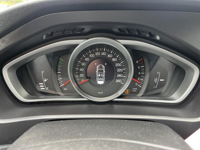 Volvo V40 2.0 T2 Kinetic /Lm velgen/All season banden/Nieuwe apk bij aflevering.
