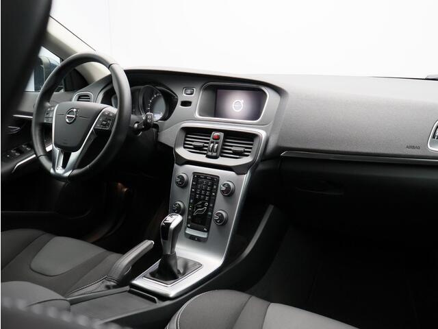 Volvo V40 2.0 T3 Nordic+ / Standkachel / DAB+ / 17" / Stoel+voorruitverwarming / Parkeercamera