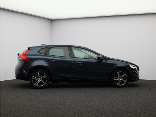 Volvo V40 2.0 T3 Nordic+ / Standkachel / DAB+ / 17" / Stoel+voorruitverwarming / Parkeercamera