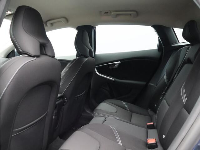 Volvo V40 2.0 T3 Nordic+ / Standkachel / DAB+ / 17" / Stoel+voorruitverwarming / Parkeercamera
