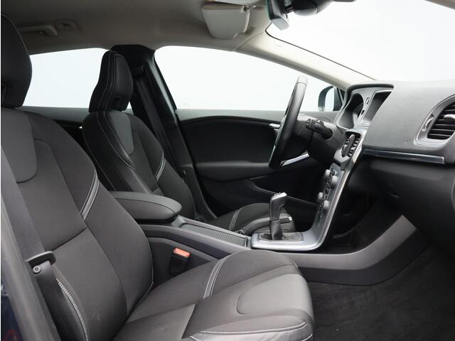 Volvo V40 2.0 T3 Nordic+ / Standkachel / DAB+ / 17" / Stoel+voorruitverwarming / Parkeercamera