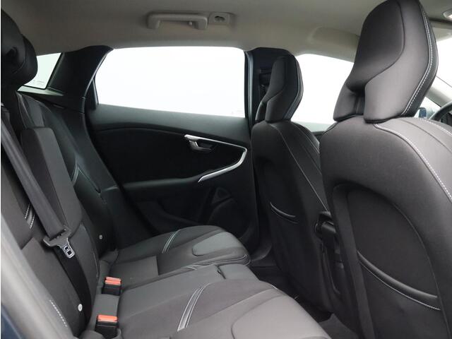 Volvo V40 2.0 T3 Nordic+ / Standkachel / DAB+ / 17" / Stoel+voorruitverwarming / Parkeercamera
