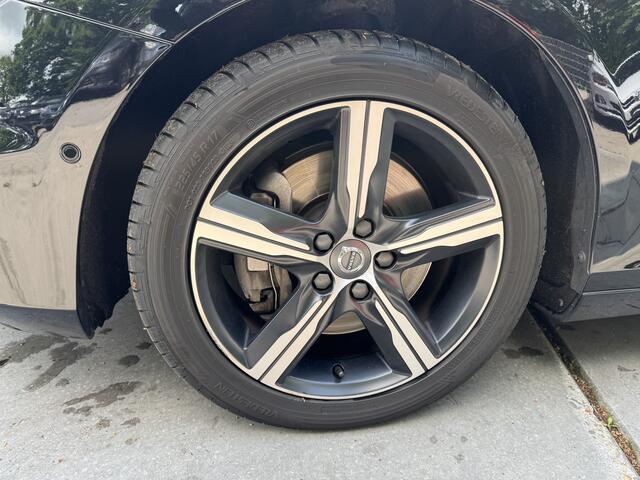 Volvo V40 2.0 D3 150pk Automaat Polar+ Sport R-Design Panorama Harman Kardon Navi Winterpakket Camera Half leer