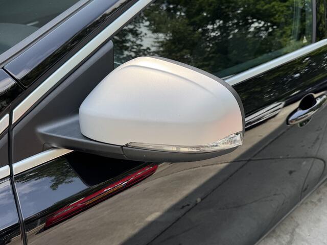 Volvo V40 2.0 D3 150pk Automaat Polar+ Sport R-Design Panorama Harman Kardon Navi Winterpakket Camera Half leer