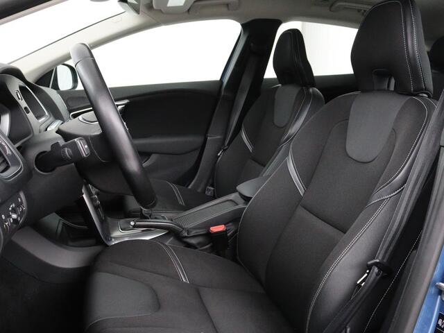 Volvo V40 2.0 T2 Momentum | Navigatie | Parkeerhulp | Climate control | Bluetooth | Cruise control