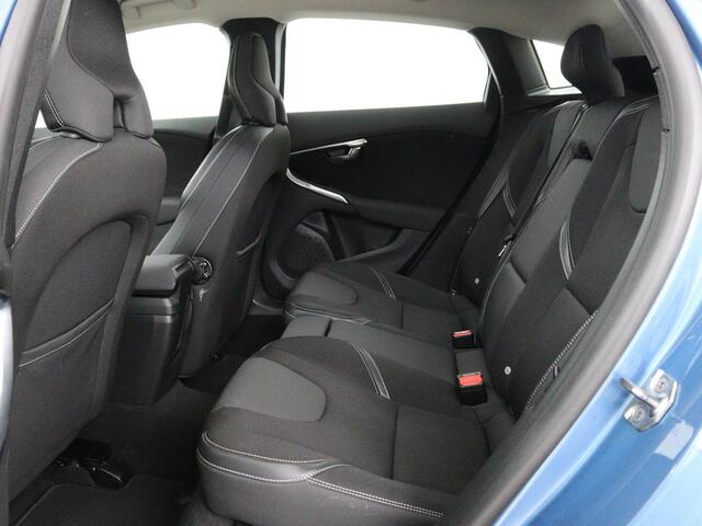 Volvo V40 2.0 T2 Momentum | Navigatie | Parkeerhulp | Climate control | Bluetooth | Cruise control