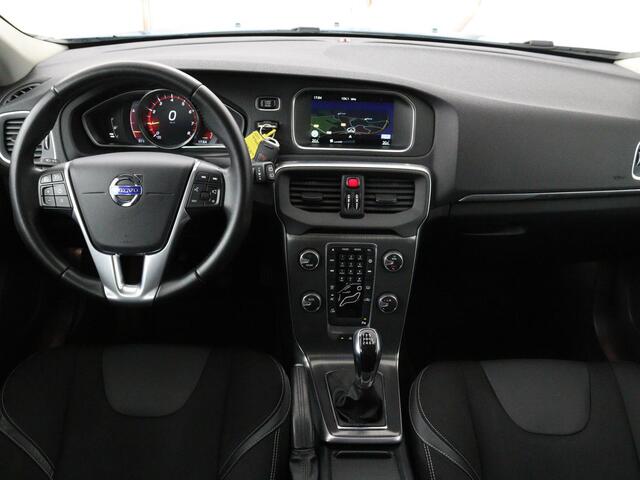 Volvo V40 2.0 T2 Momentum | Navigatie | Parkeerhulp | Climate control | Bluetooth | Cruise control