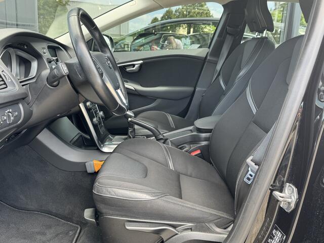 Volvo V40 2.0 D2 Momentum Afn. Trekhaak | Stoelverwarming | Standkachel | LED