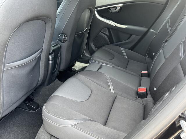 Volvo V40 2.0 D2 Momentum Afn. Trekhaak | Stoelverwarming | Standkachel | LED