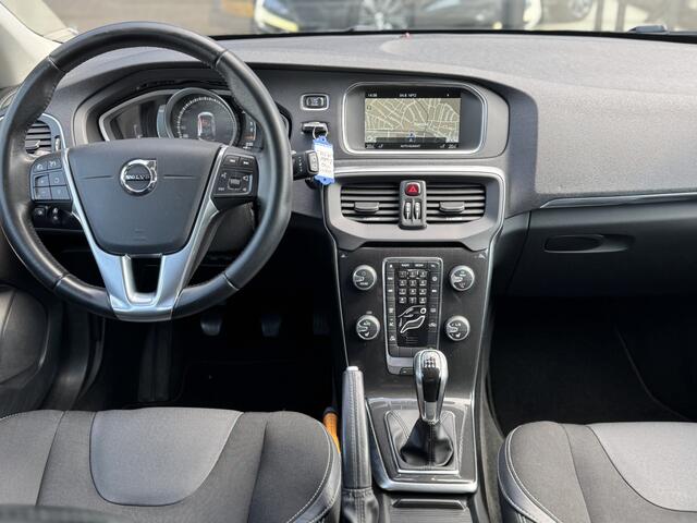Volvo V40 2.0 D2 Momentum Afn. Trekhaak | Stoelverwarming | Standkachel | LED