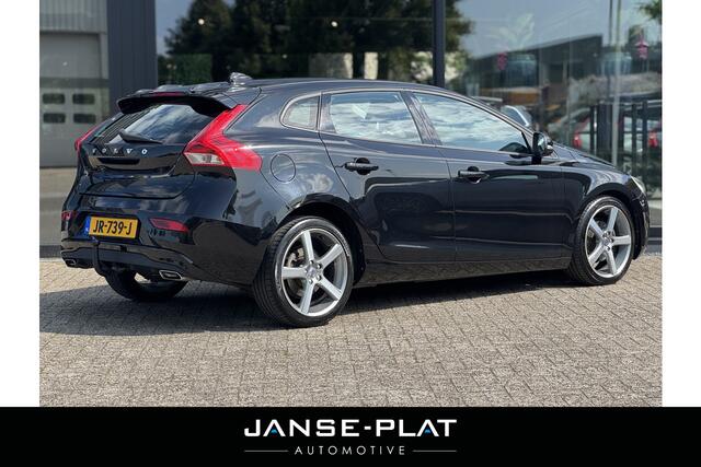Volvo V40 2.0 D2 Momentum Afn. Trekhaak | Stoelverwarming | Standkachel | LED