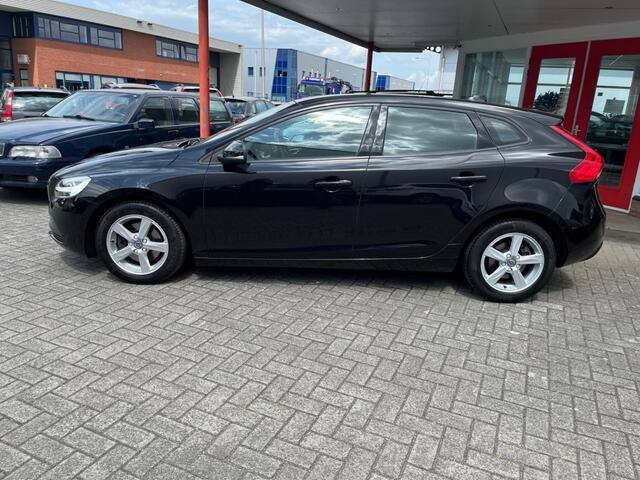 Volvo V40 2.0 T2 122PK LED koplampen/Navi/Parkeersensoren voor+achter Onderhoudshistorie