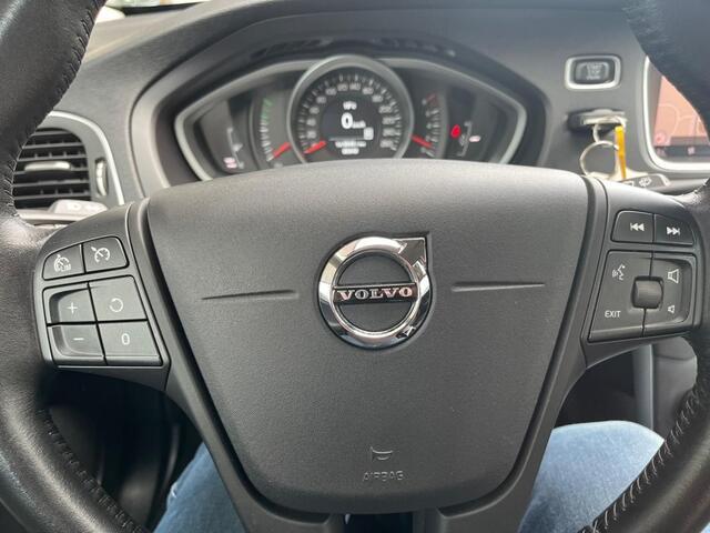 Volvo V40 2.0 T2 122PK LED koplampen/Navi/Parkeersensoren voor+achter Onderhoudshistorie