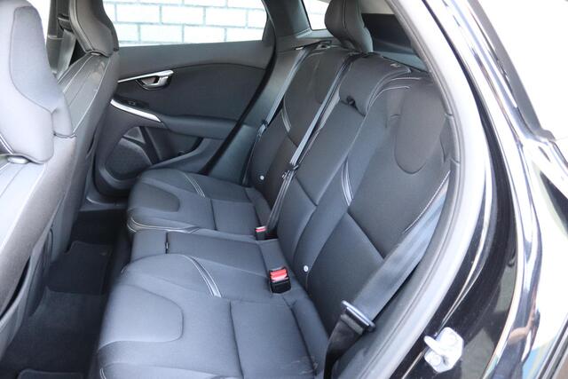 Volvo V40 2.0 T2 Nordic+ | Navigatie | Trekhaak | Stoelverwarming |