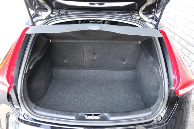 Volvo V40 2.0 T2 Nordic+ | Navigatie | Trekhaak | Stoelverwarming |