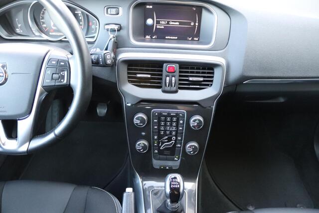 Volvo V40 2.0 T2 Nordic+ | Navigatie | Trekhaak | Stoelverwarming |