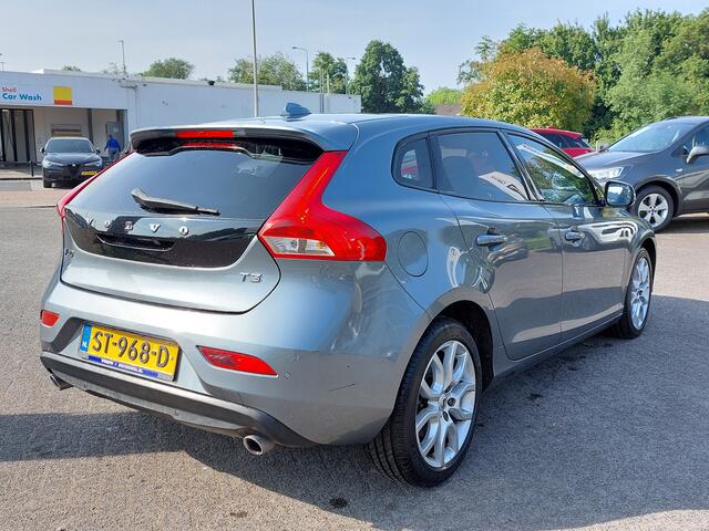Volvo V40 2.0 T3 152pk Dynamic Edition Luxury Line | Navi | Clima | Cruise | Led Koplampen | Keyless Entry | Panoramadak | Pdc V+A+Assist+Camera | Stoelverwarming | Licht+Regensensor | Privacy Glass