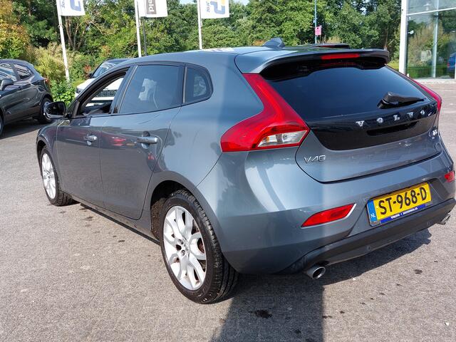 Volvo V40 2.0 T3 152pk Dynamic Edition Luxury Line | Navi | Clima | Cruise | Led Koplampen | Keyless Entry | Panoramadak | Pdc V+A+Assist+Camera | Stoelverwarming | Licht+Regensensor | Privacy Glass