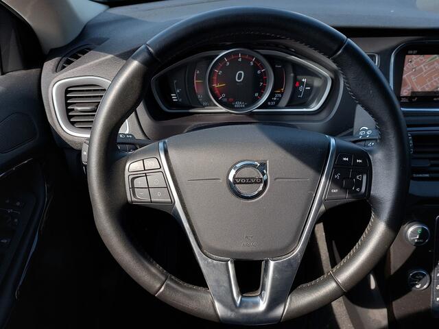 Volvo V40 2.0 T3 152pk Dynamic Edition Luxury Line | Navi | Clima | Cruise | Led Koplampen | Keyless Entry | Panoramadak | Pdc V+A+Assist+Camera | Stoelverwarming | Licht+Regensensor | Privacy Glass