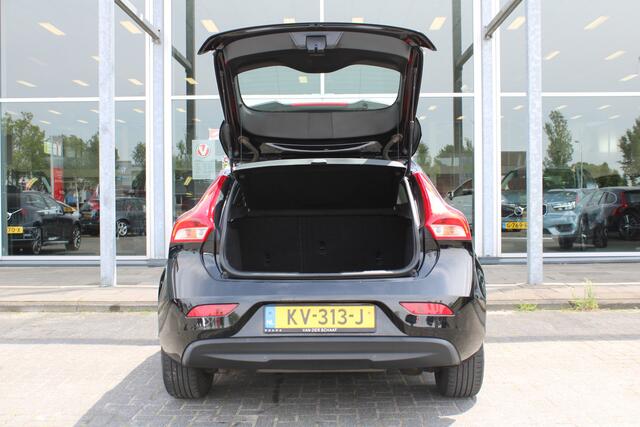 Volvo V40 T2 Automaat Momentum | Verw. Voorstoelen | PDC achter | Climate | Spraakbediening