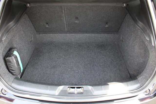 Volvo V40 T2 Automaat Momentum | Verw. Voorstoelen | PDC achter | Climate | Spraakbediening