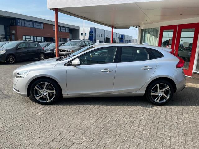Volvo V40 1.5 T2 122PK Automaat Momentum LED/NAVI/ACHTERUITRIJCAMERA