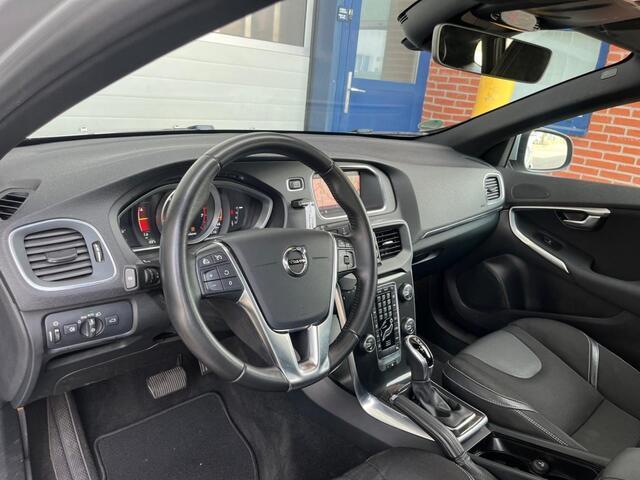 Volvo V40 1.5 T2 122PK Automaat Momentum LED/NAVI/ACHTERUITRIJCAMERA