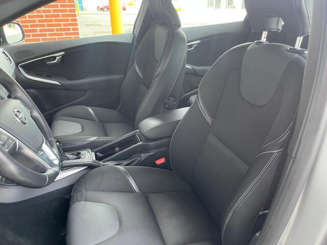 Volvo V40 1.5 T2 122PK Automaat Momentum LED/NAVI/ACHTERUITRIJCAMERA