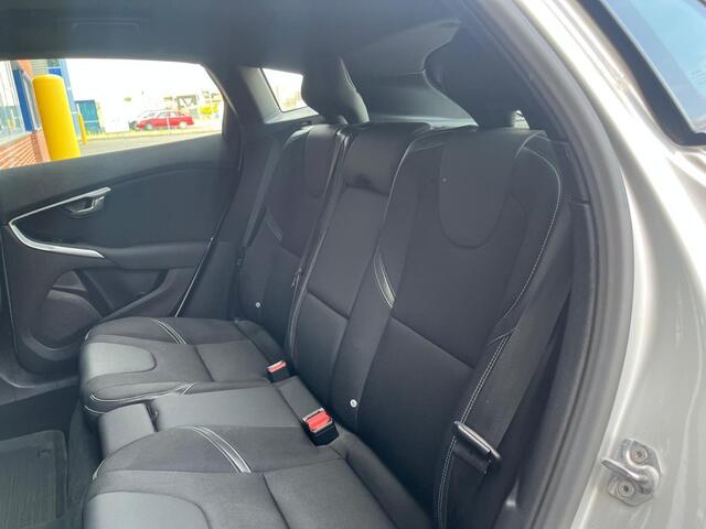 Volvo V40 1.5 T2 122PK Automaat Momentum LED/NAVI/ACHTERUITRIJCAMERA