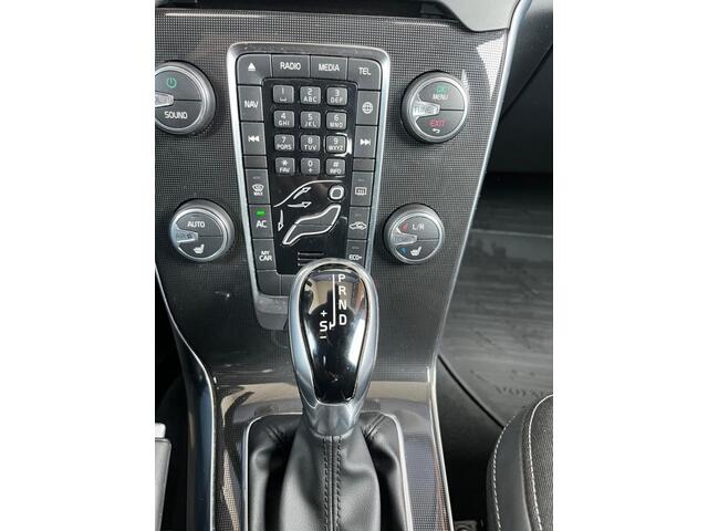 Volvo V40 1.5 T2 122PK Automaat Momentum LED/NAVI/ACHTERUITRIJCAMERA