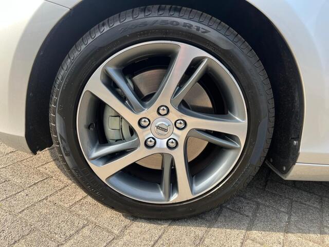 Volvo V40 1.5 T2 122PK Automaat Momentum LED/NAVI/ACHTERUITRIJCAMERA